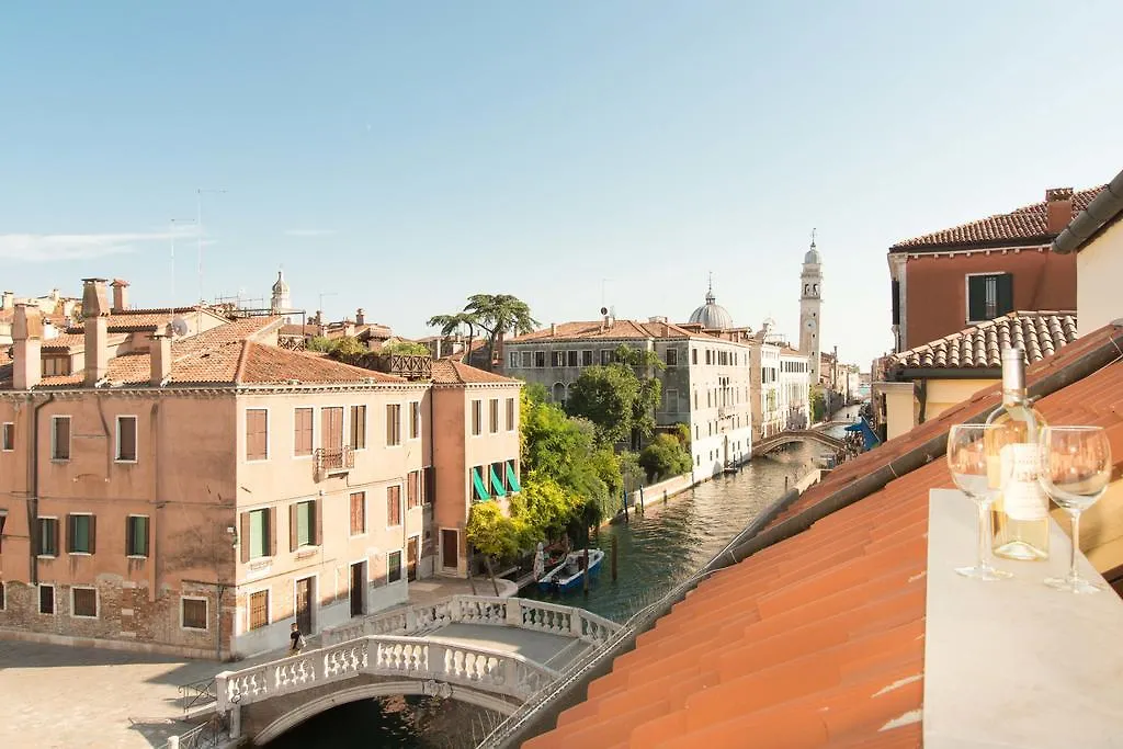 Hôtel San Lorenzo Canal View With Balcony à Venise Italie